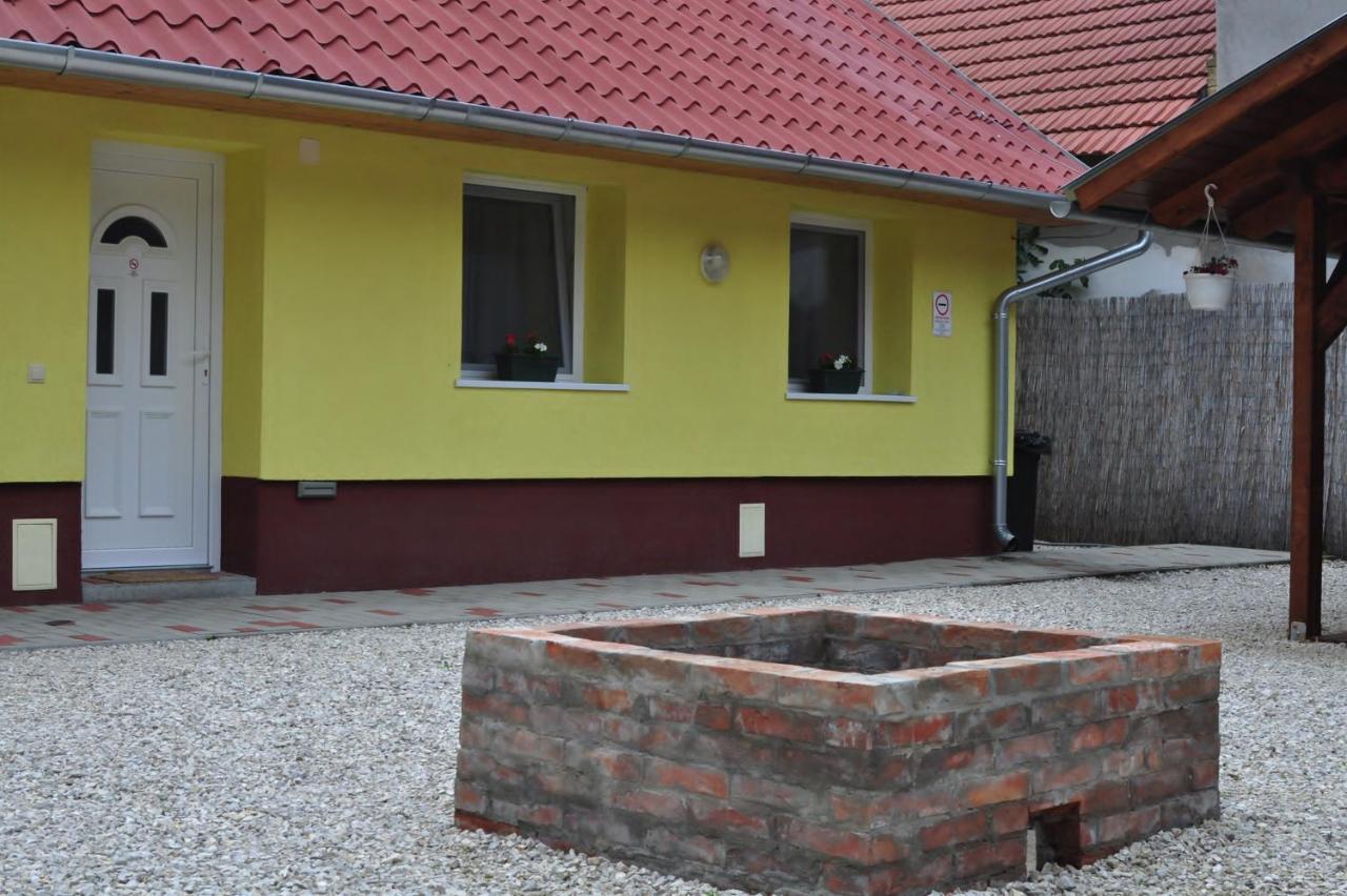 Csongradi Vendegvaro Apartmanok, Szarka Haz Exterior photo