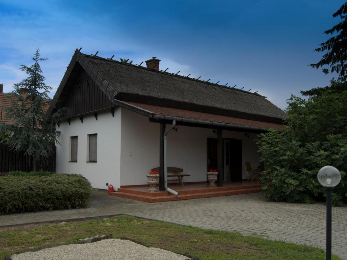 Csongradi Vendegvaro Apartmanok, Szarka Haz Exterior photo