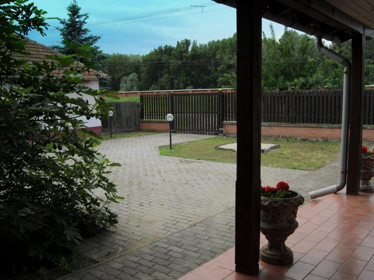 Csongradi Vendegvaro Apartmanok, Szarka Haz Exterior photo